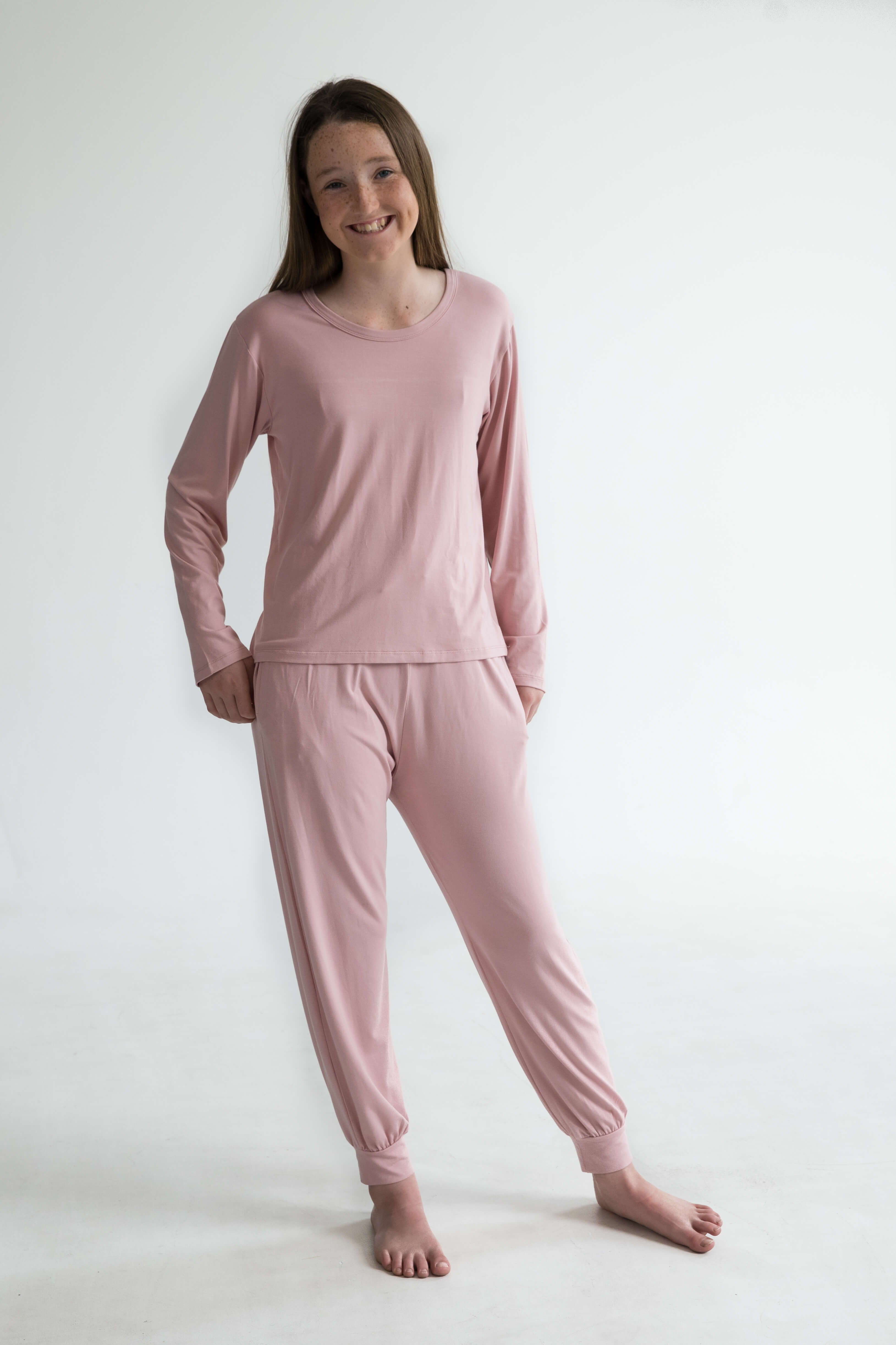 https://www.lovehaidee.com.au/cdn/shop/products/Girls_pyjamas_pink_long_pants_and_long_sleeve_top_set_front_5000x.jpg?v=1620360661